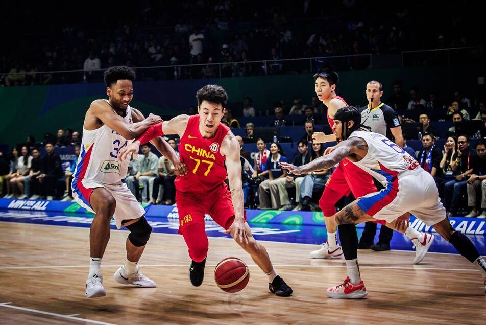 包含阿扎伦卡迎来七赛季高光表现，瑞士队球迷沸腾！的词条